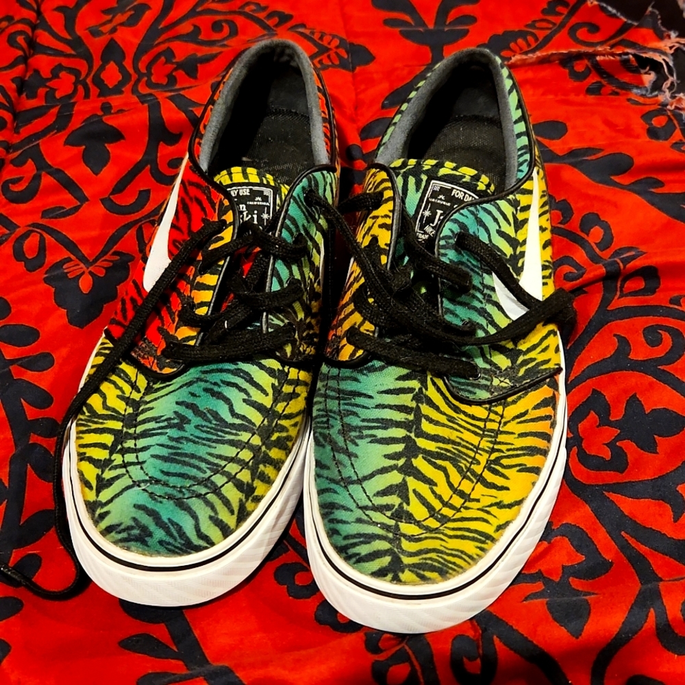Mens size 7.5 or Womans size 9 Stefan Janoski Nike Skateboard